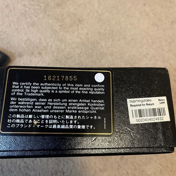 Authentic Chanel wallet. Authorization card and original box. Make an offer!! - Picture 3 of 7